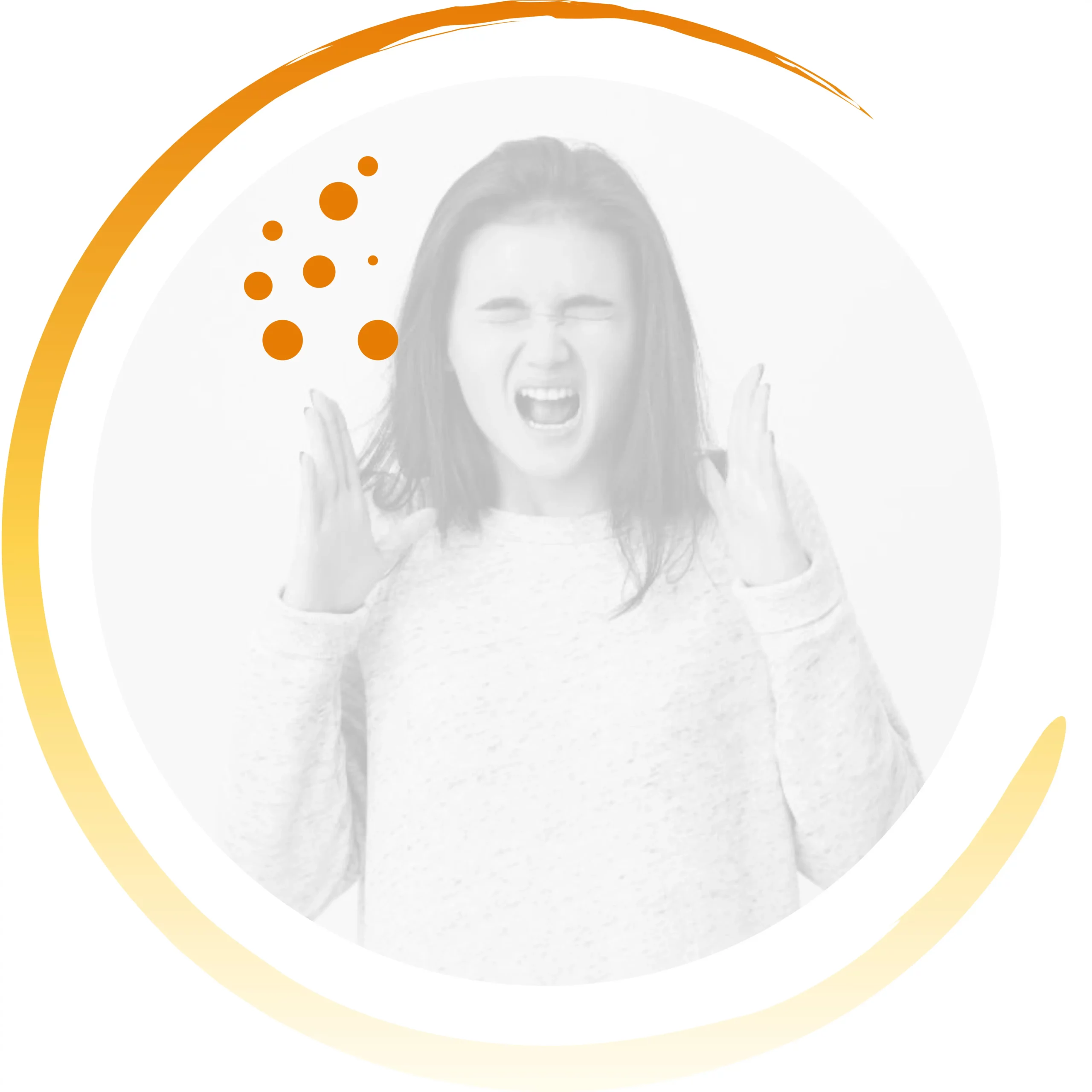 Jeune fille en colère qui cri les mains au niveau du visage