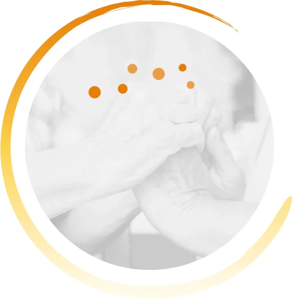 Mains de personnes âgées qui se tiennent